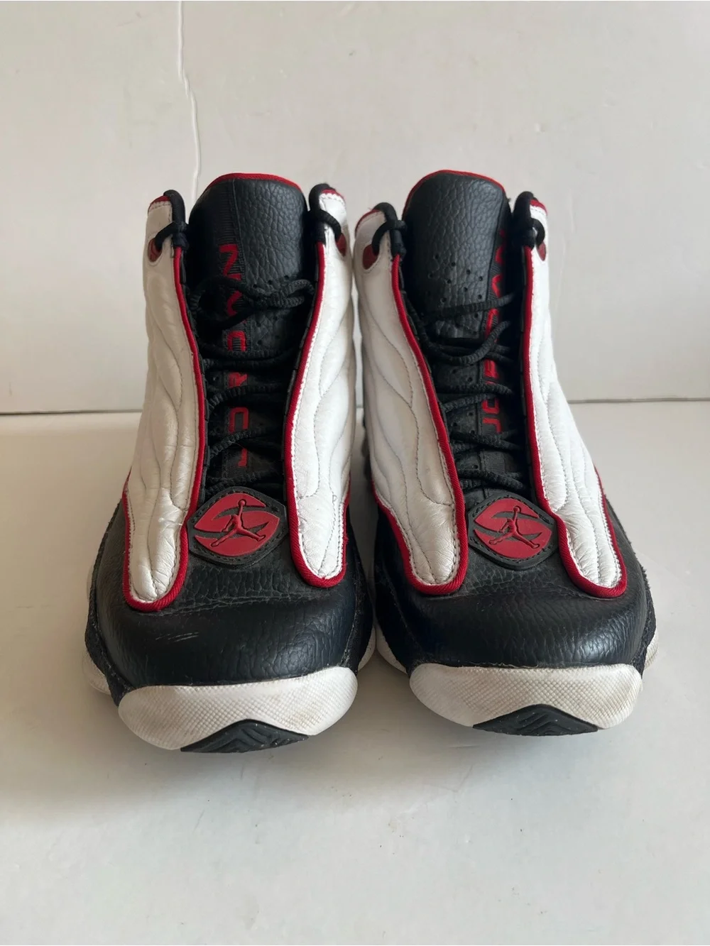 Jordan Mens Pro Strong White black Basketball Athletic sneaker size 8.5